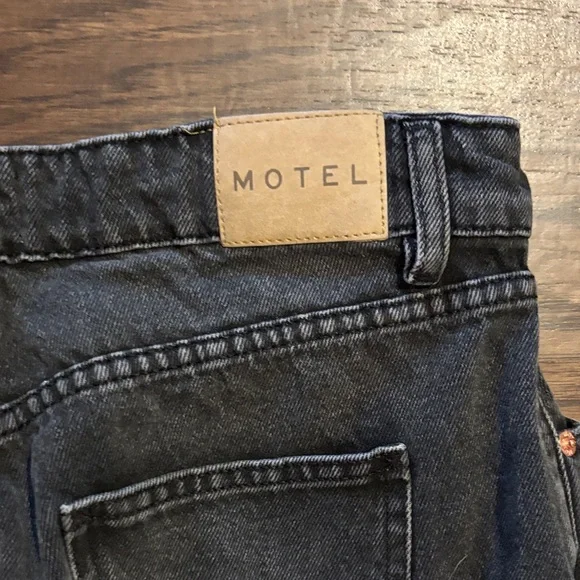 Motel Women’s Black Relaxed Straight-Leg Jeans - Picture 5 of 7